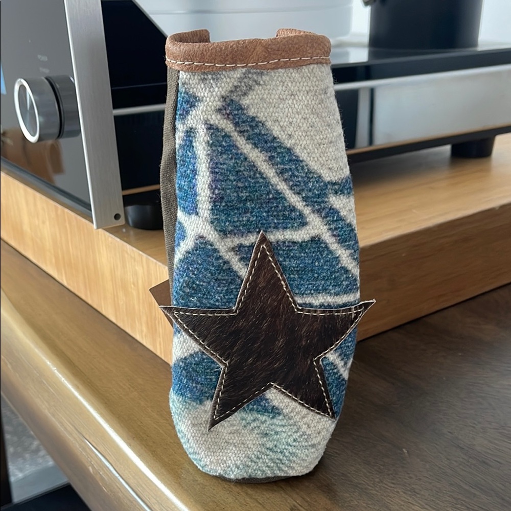 Clea Ray Bottle Koozie Sleeve